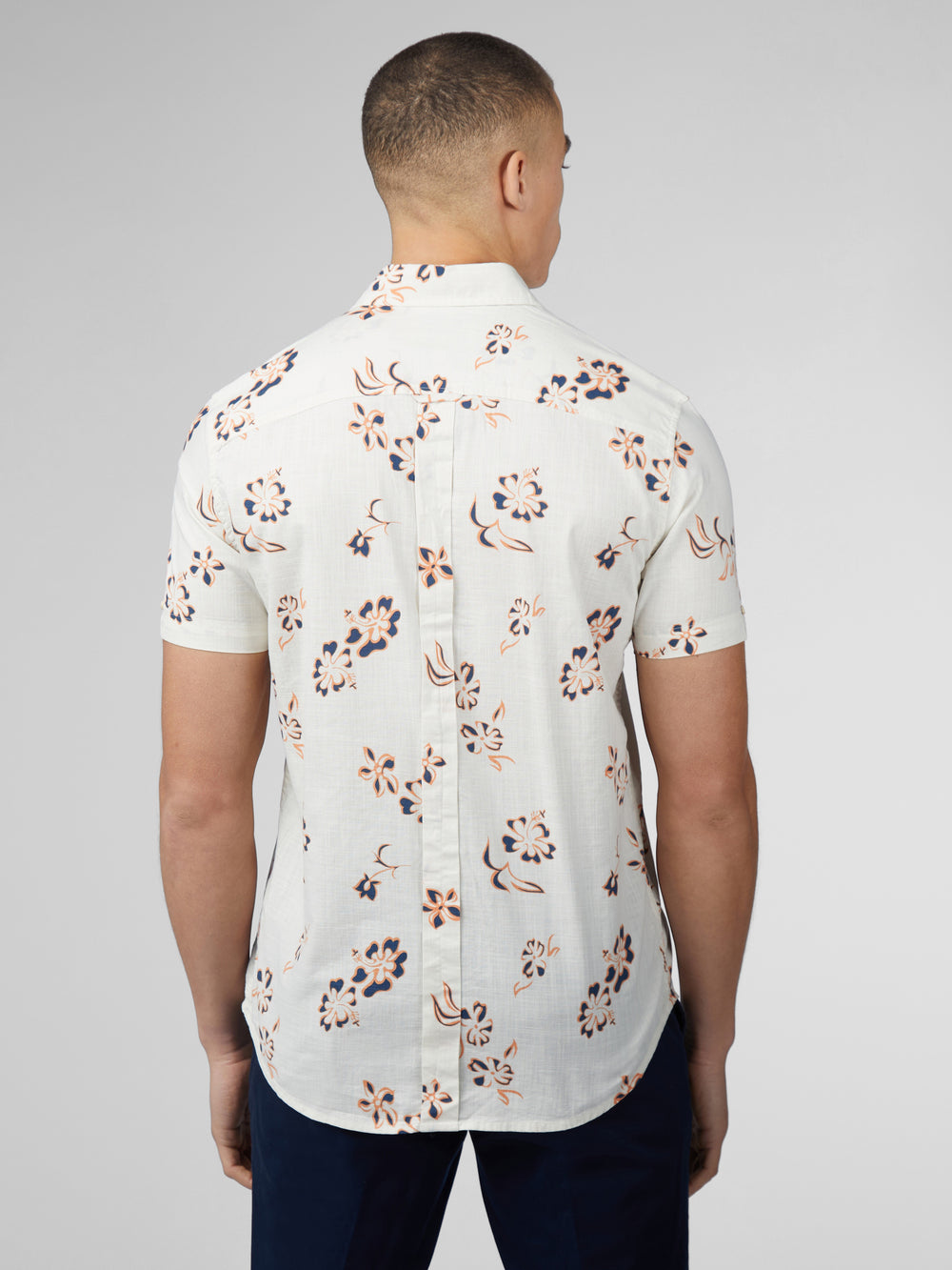 White Ben Sherman Signature Linear Floral Shirts | CP9053468